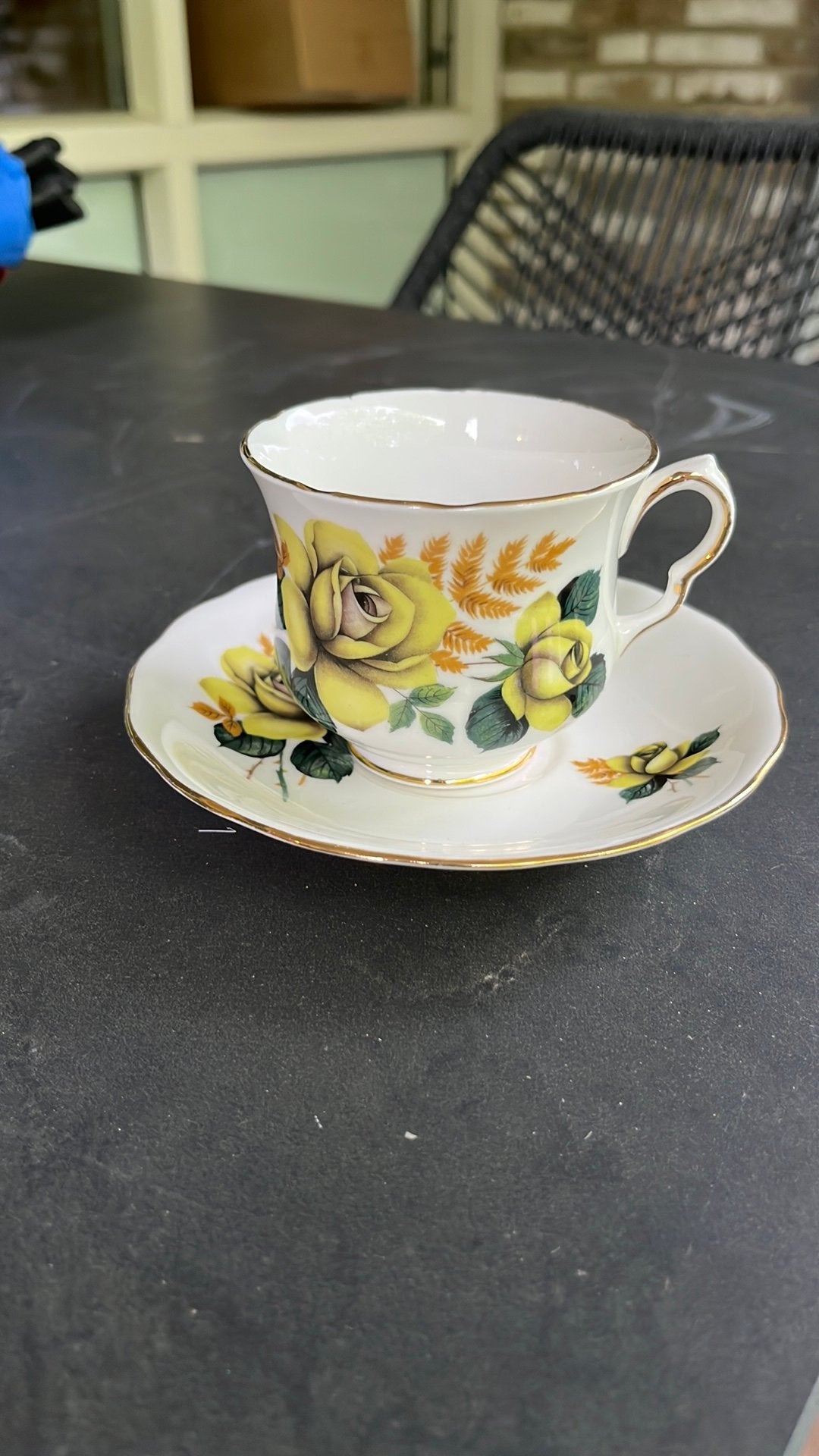 Vintage Queen Anne Bone China Kop en Schotel - Gele Roos, Verzamelen, Porselein, Kristal en Bestek, Ophalen of Verzenden, Gebruikt