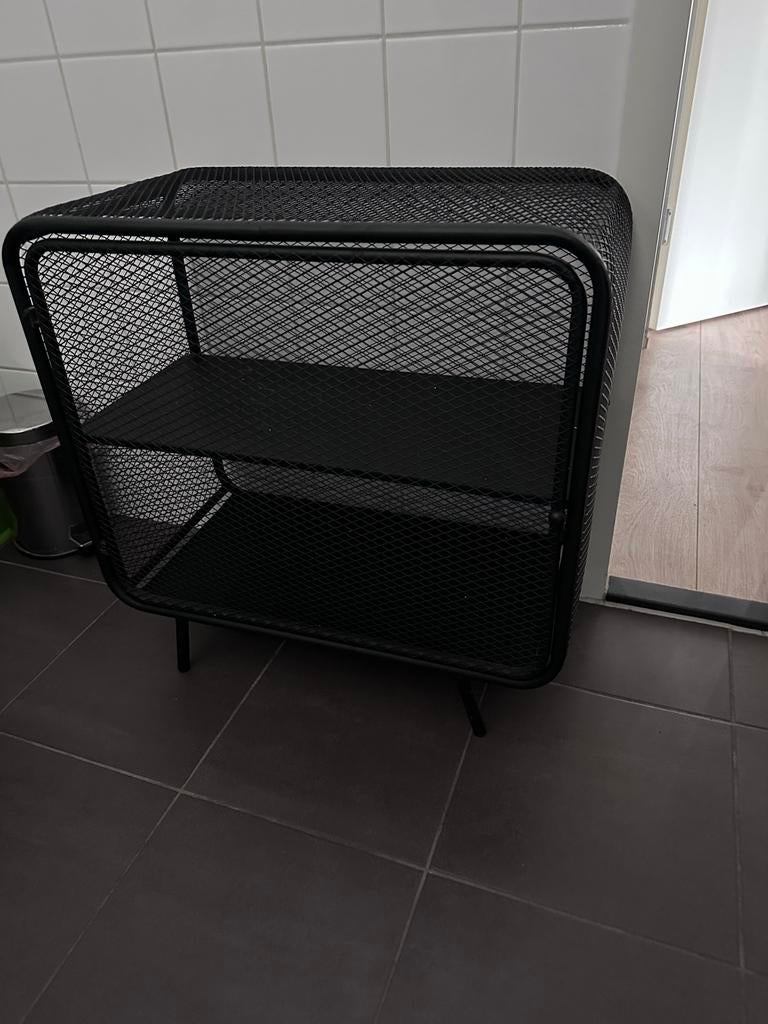 Zwart metalen kastje met gaasdesign, Huis en Inrichting, Kasten | Overige, Ophalen, Gebruikt