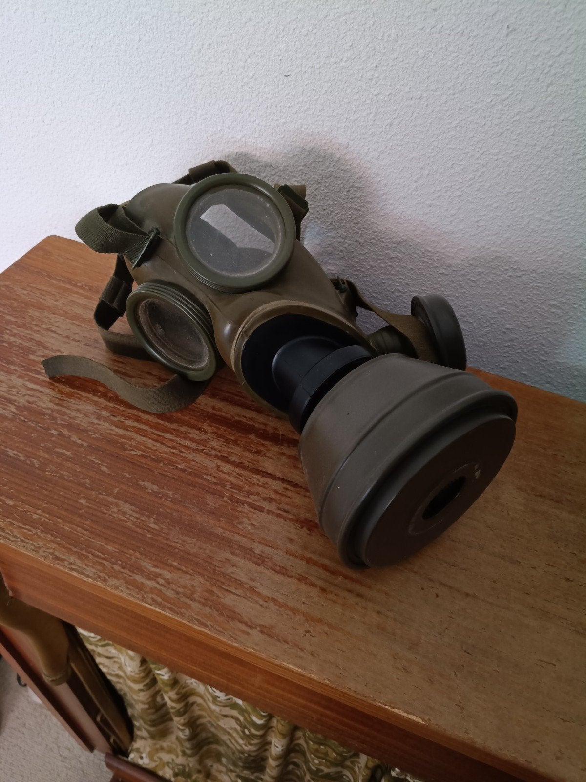 Vintage Nederlands gasmasker type K met groen filter, Ophalen of Verzenden, Nederland, Kleding of Schoenen