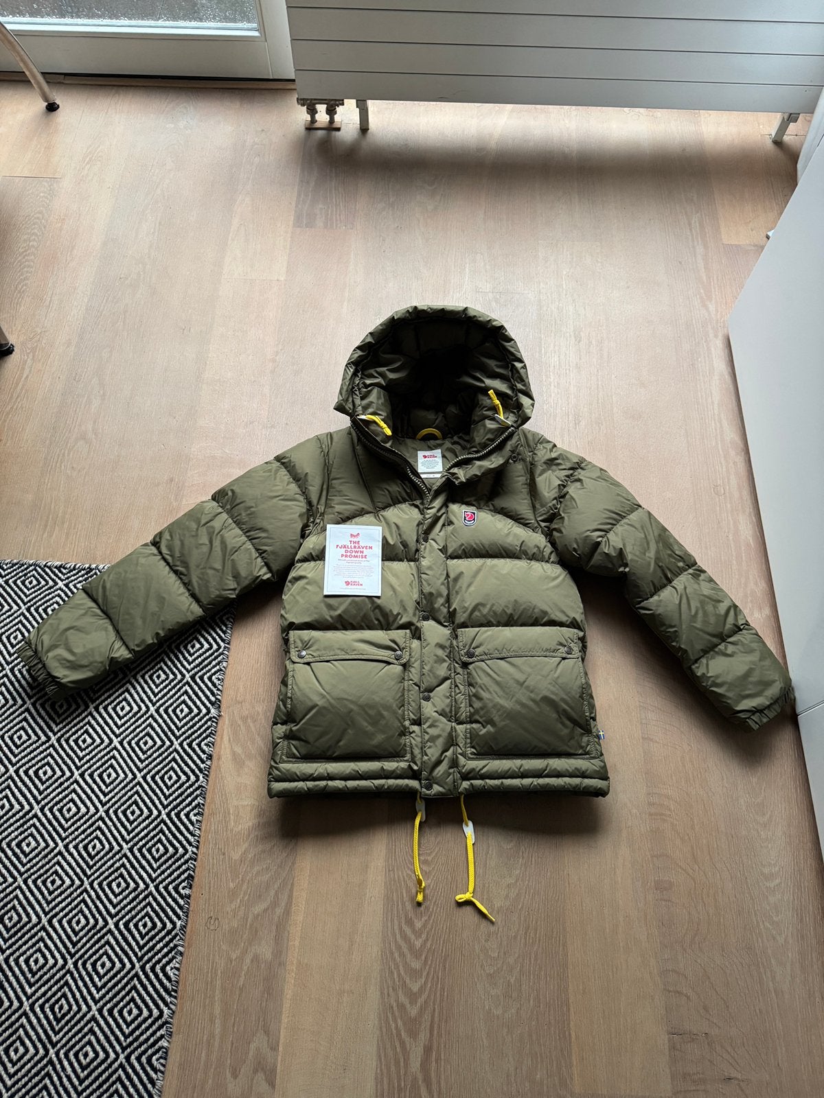 Nieuwstaat Fjallraven expedition down lite parka  maat m, Ophalen of Verzenden, Nieuw, Maat 48/50 (M), Groen