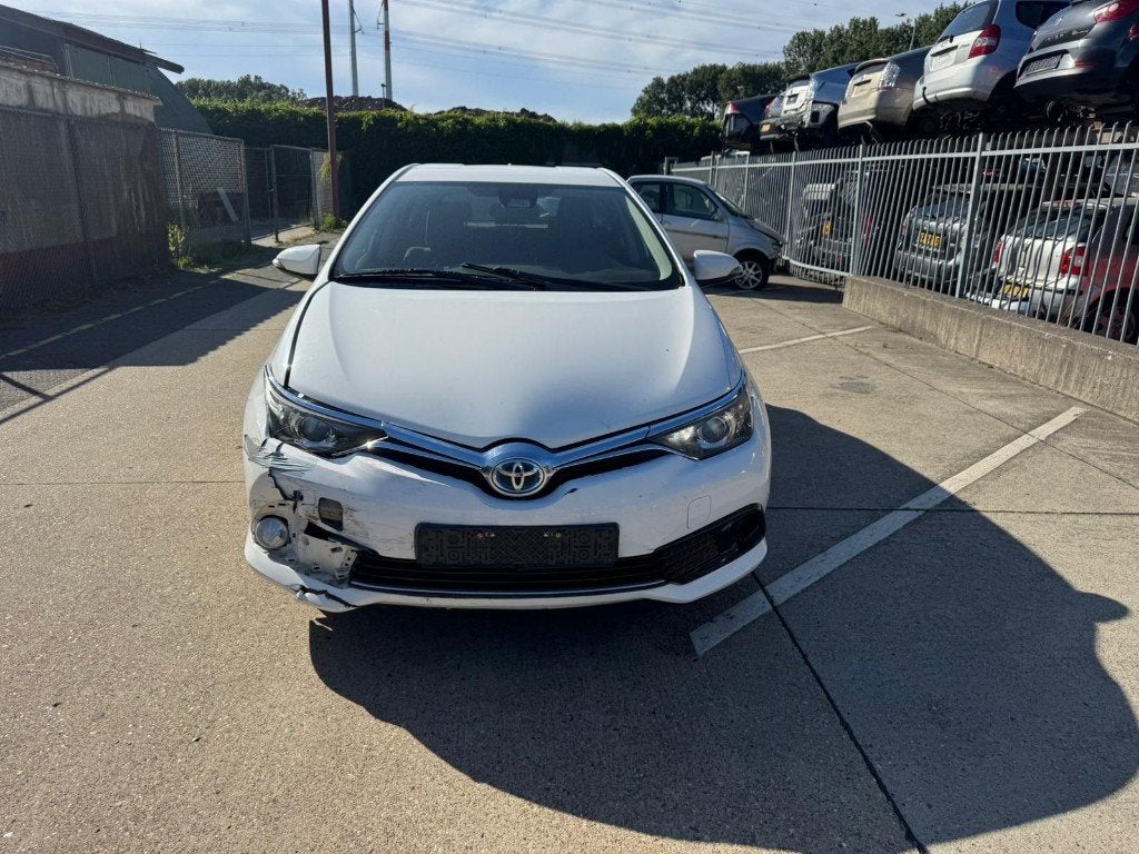Toyota Auris 1.8 Hybrid 5DR CVT 2017 Wit HEEFT SCHADE, Auto's, Toyota, 28 km/l, Wit, Origineel Nederlands, Bedrijf