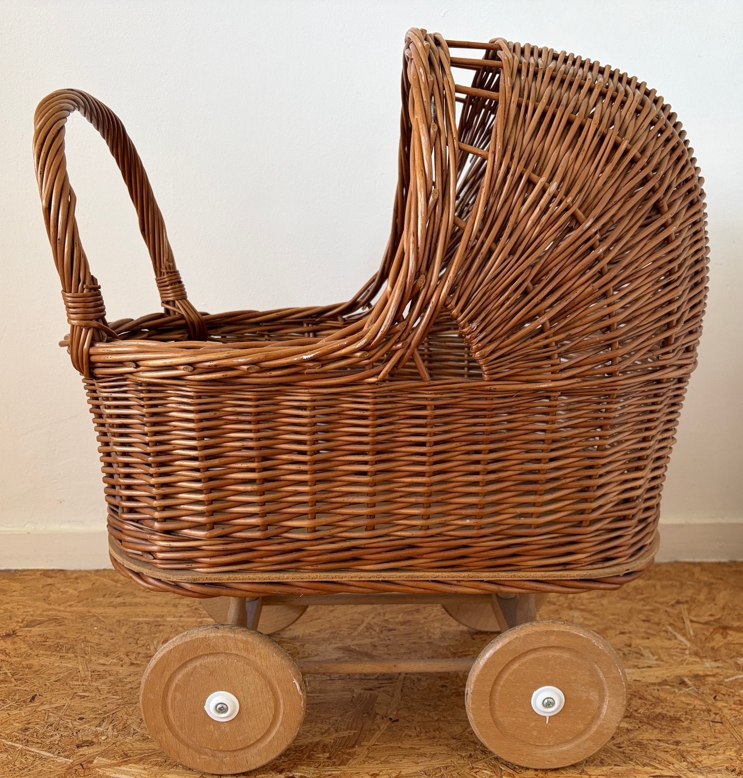 Vintage poppenwagen, Kinderen en Baby's, Speelgoed | Poppen, Ophalen of Verzenden, Zo goed als nieuw, Babypop