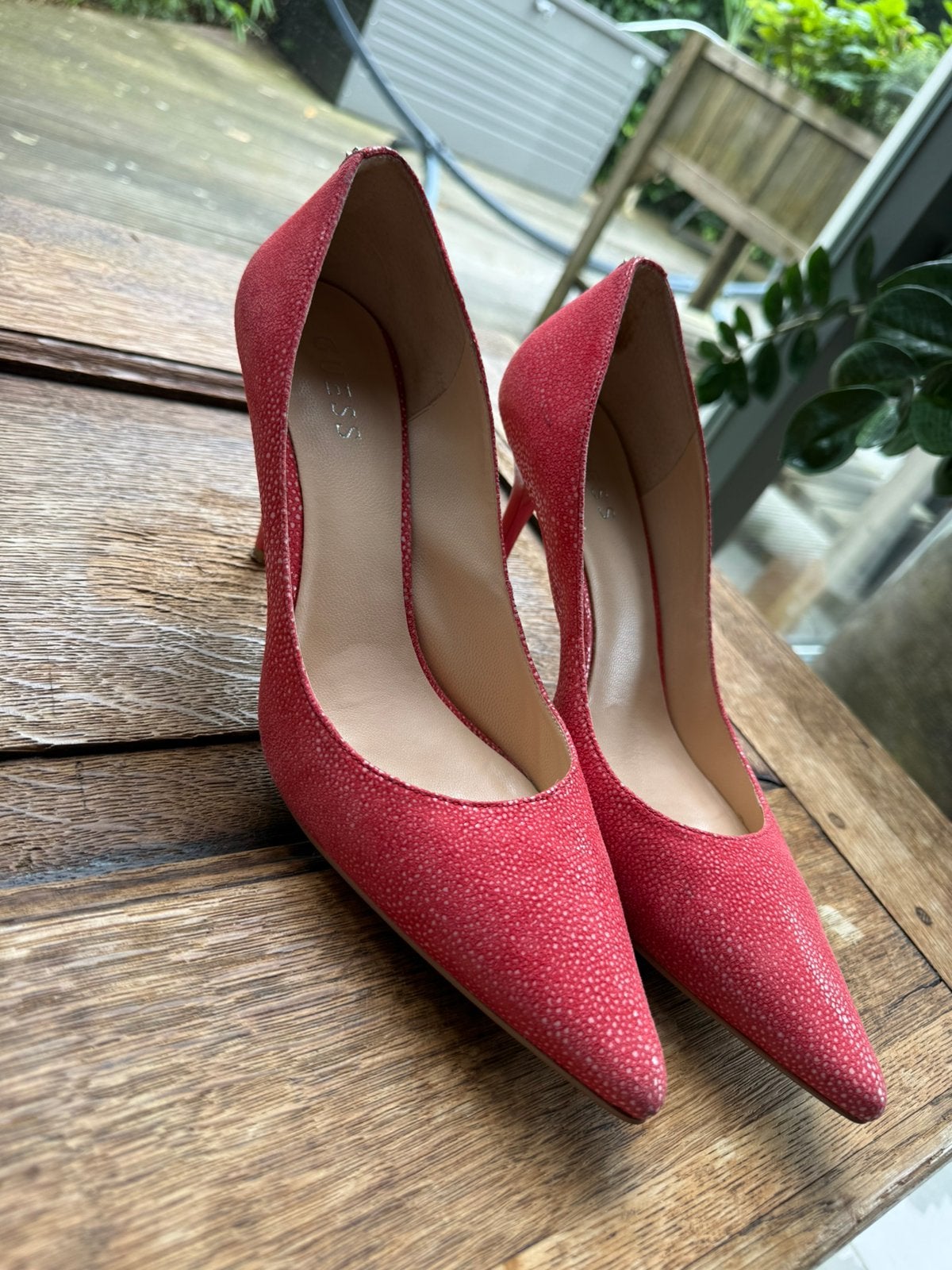 Guess pumps  rozerood kleur maat 41, Ophalen of Verzenden, Zo goed als nieuw