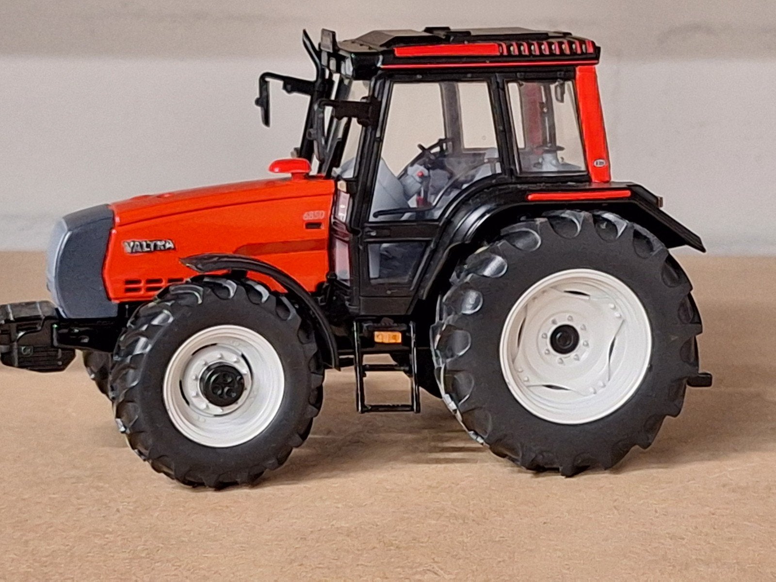 Valtra Hi-Tech 6850 Limited Editie, Hobby en Vrije tijd, Tractor of Landbouw, Ophalen of Verzenden, Zo goed als nieuw, UH