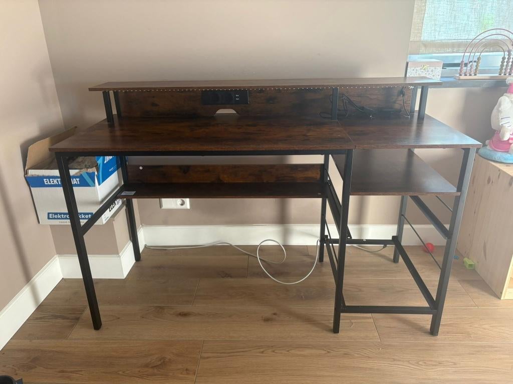 Tauba Bureau RGB verlichting -  stopcontacten - USB-poorten, Ophalen, 135 cm, Hout, Opzetstuk