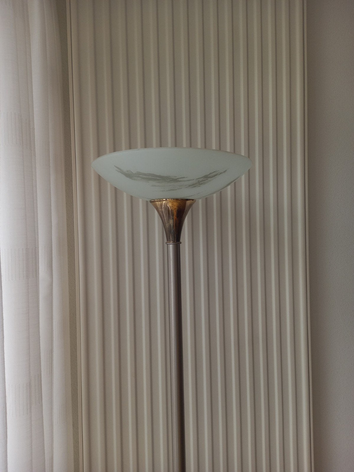 Vloerlamp met melkglazen kap en voetdimmer, 177 cm hoog, Ophalen, Gebruikt, Glas, 150 tot 200 cm