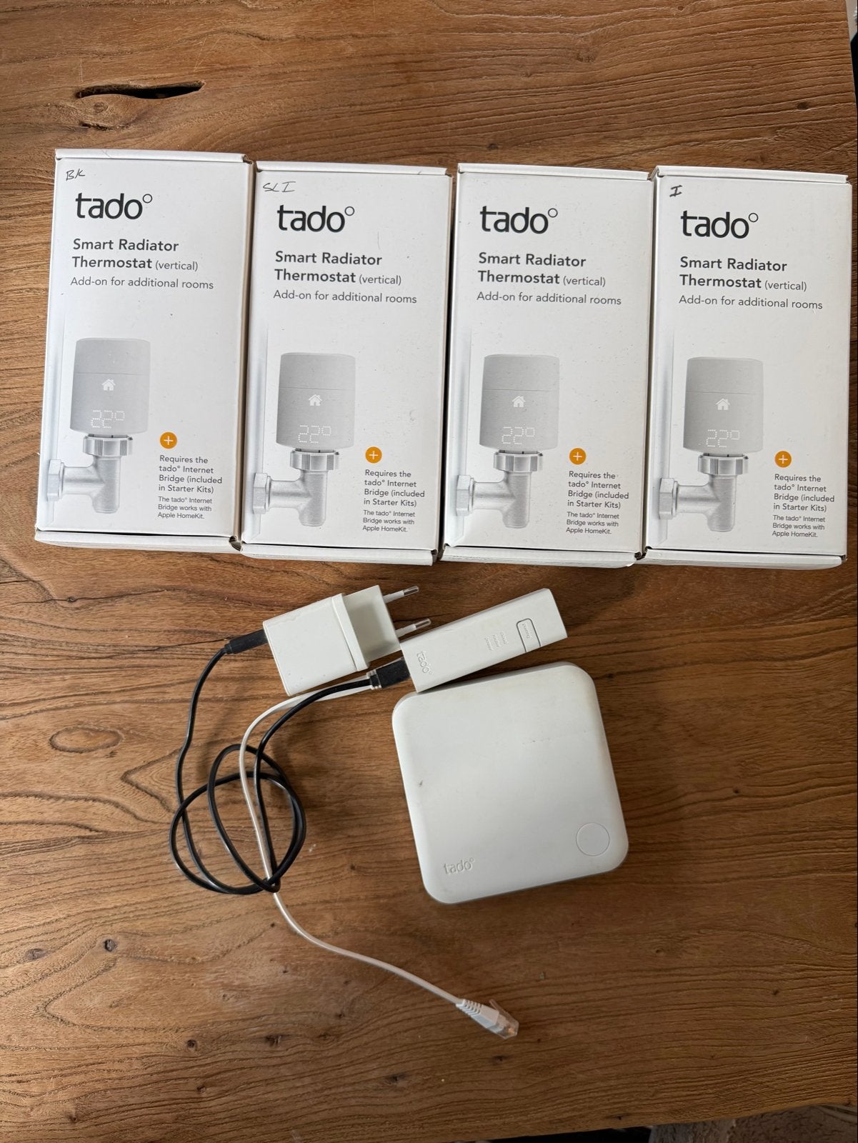 Tado slimme thermostaat + Tado Slimme Radiatorknoppen, Ophalen, Zo goed als nieuw, Thermostaat