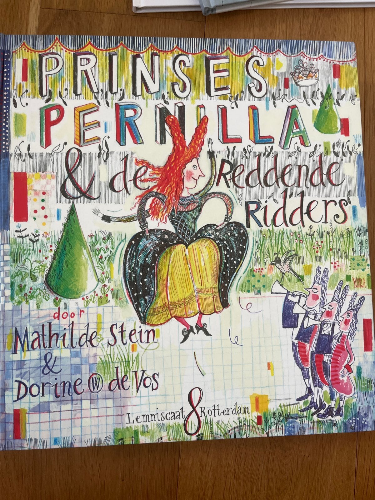 Prinses Pernilla & de Reddende Ridders - Mathilde Stein, Ophalen of Verzenden, Zo goed als nieuw, Sprookjes