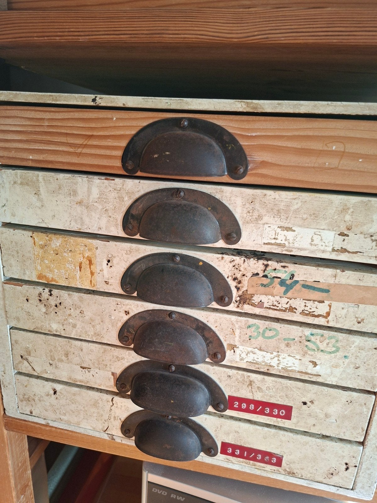 Vintage letterbakken kastje - uniek en decoratief, Ophalen