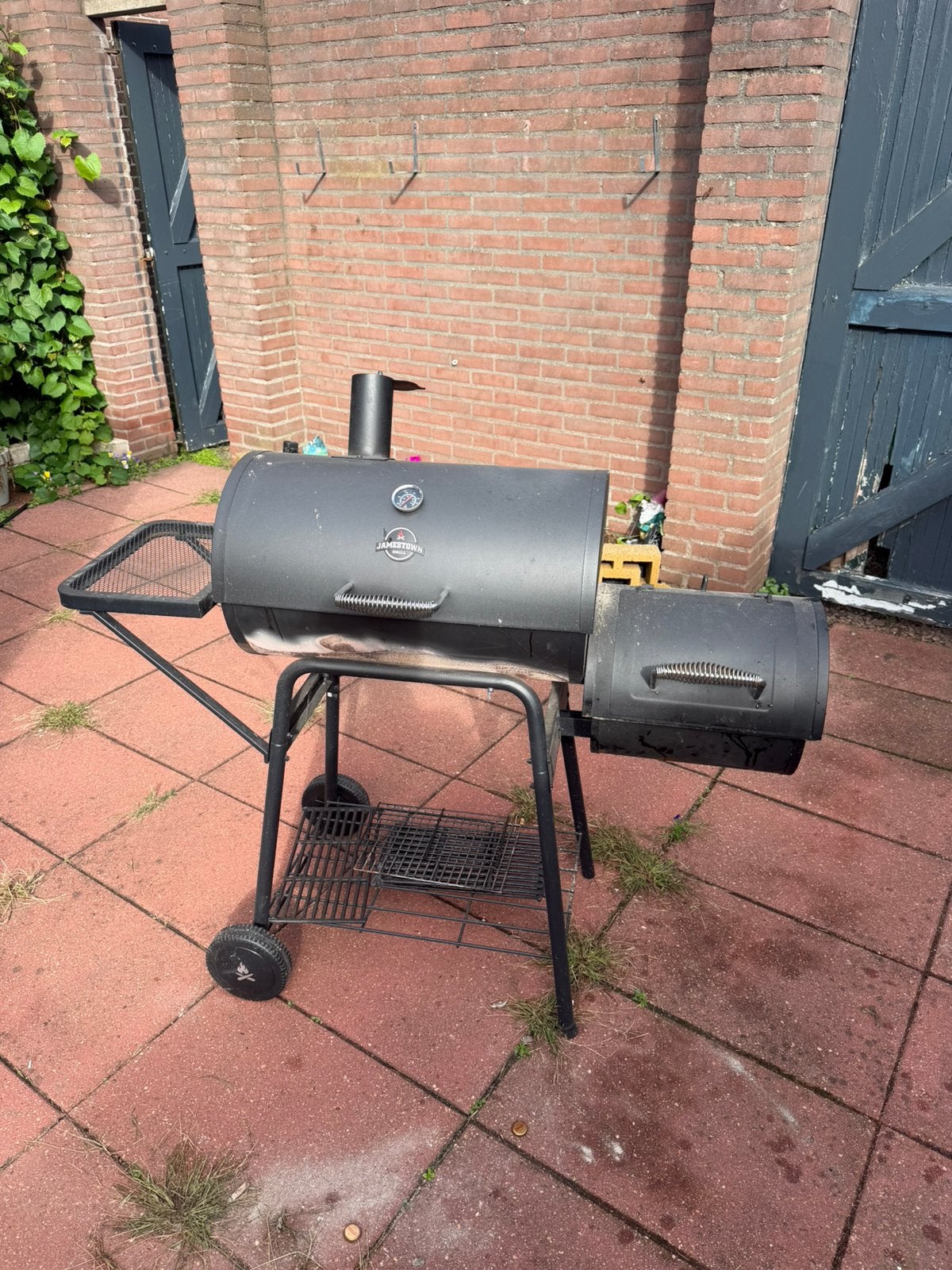 Jamestown BBQ Smoker / Barbecue met zijbrander en thermomete, Ophalen, Zo goed als nieuw