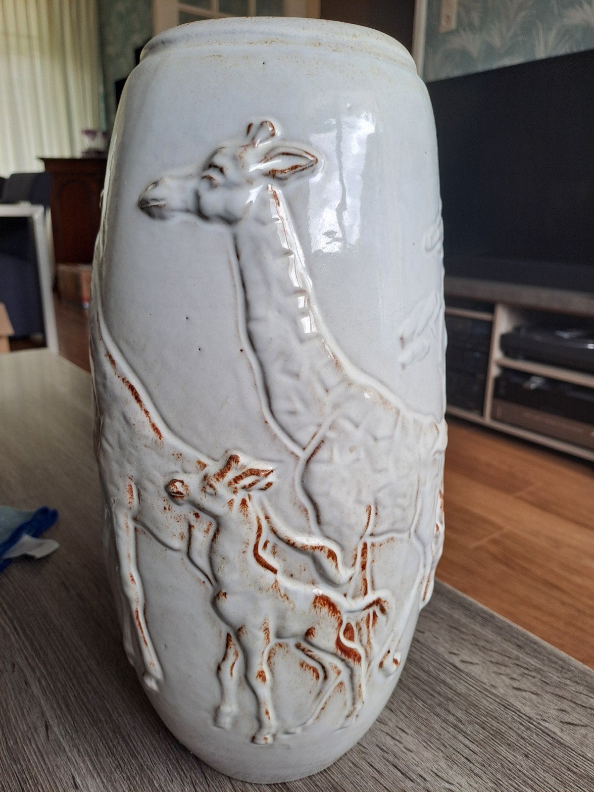Mobach Utrecht 
220 
Vaas met giraffen reliëf, Ophalen