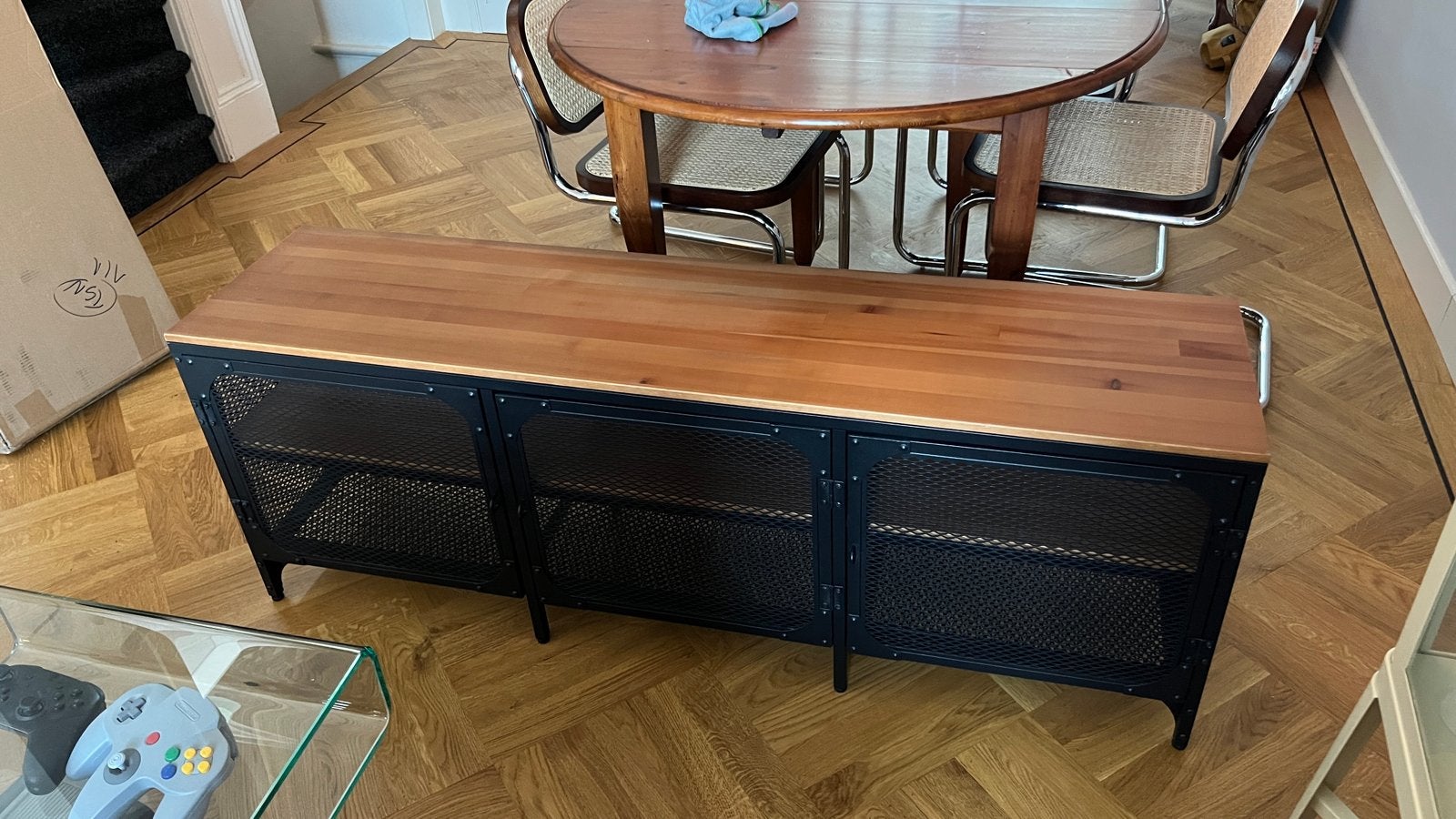 Gratis ophalen: IKEA Fjällbo TV meubel (150 cm breed), Gebruikt, 100 tot 150 cm, Minder dan 100 cm, Industrieel