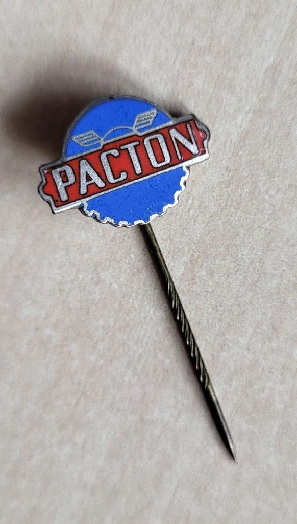 Pacton Aanhangers speldje, Gebruikt, Niet vindbaar, Niet vindbaar, Speldje of Pin