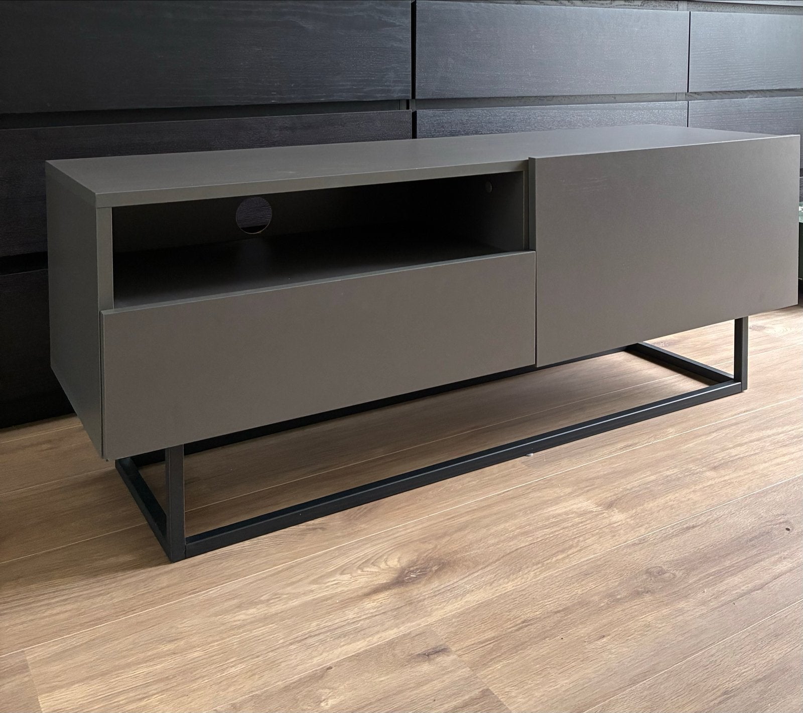 Modern grijs tv-meubel met lade en kastje, Ophalen, Overige materialen, Gebruikt, 100 tot 150 cm