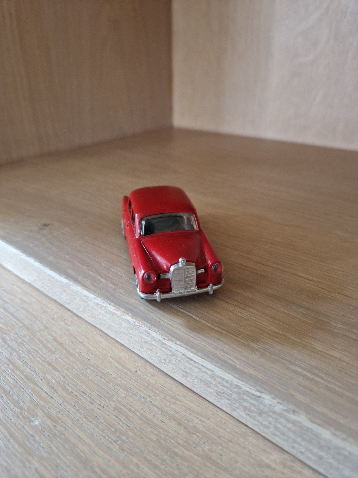 Tekno Mercedes Benz 180, Hobby en Vrije tijd, Ophalen of Verzenden