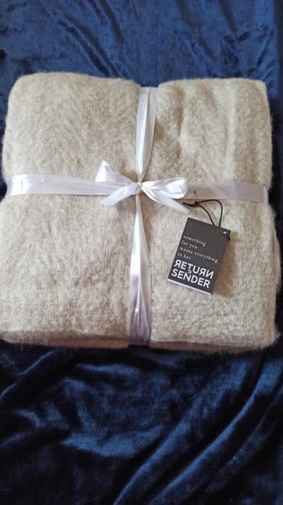 Plaid van return to Sender beige, Huis en Inrichting, Ophalen of Verzenden