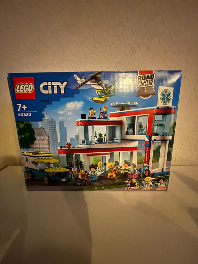 LEGO City ziekenhuis 60330, Ophalen of Verzenden, Zo goed als nieuw