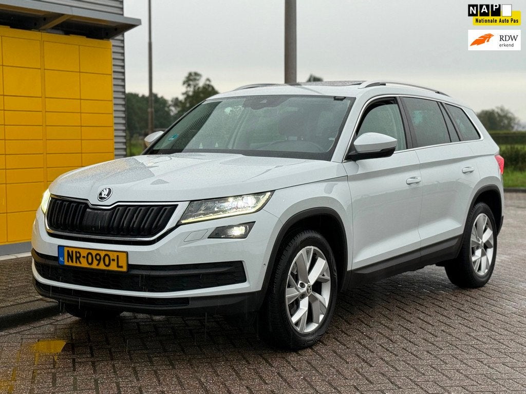 Skoda Kodiaq 1.4 TSI ACT Style 7Pers Automaat Pano-dak Xenon, Auto's, Skoda, 4 cilinders, 150 pk, 7 stoelen, Wit