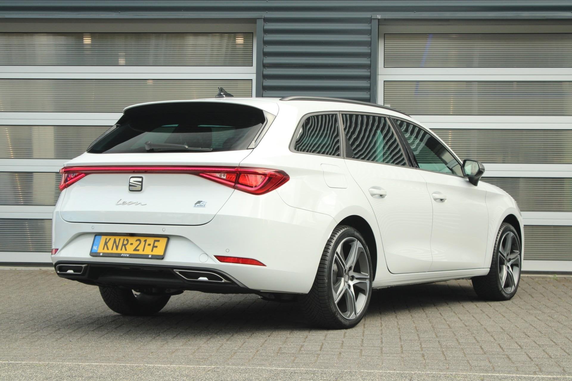 SEAT Leon Sportstourer 1.5 TSI 204pk DSG e-Hybrid FR Busines, Auto's, Seat, 12 maanden, Stof, 4 cilinders, 1700 kg