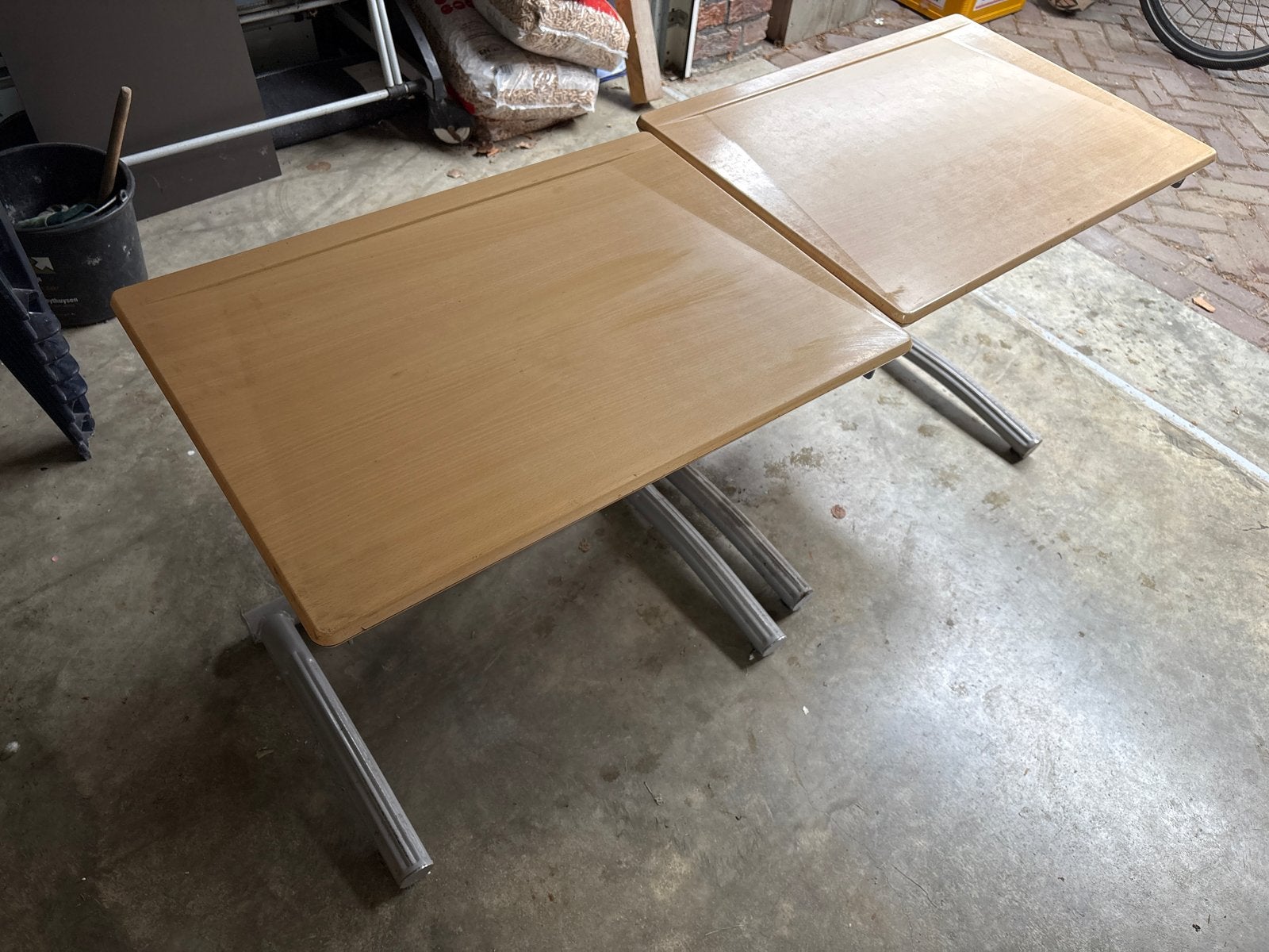 Twee Gebruikte Houten schooltafels / schoolbank tafels, Ophalen, Gebruikt, Stoel(en)