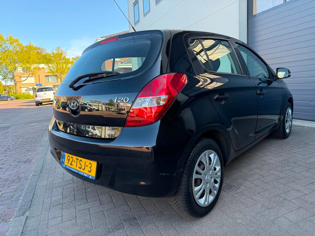 Hyundai I20 1.2i Plus/1eigenaar/Goed-onderhouden/Aux/Climate, Auto's, Hyundai, Euro 5, 450 kg, Gebruikt, 31 €/maand