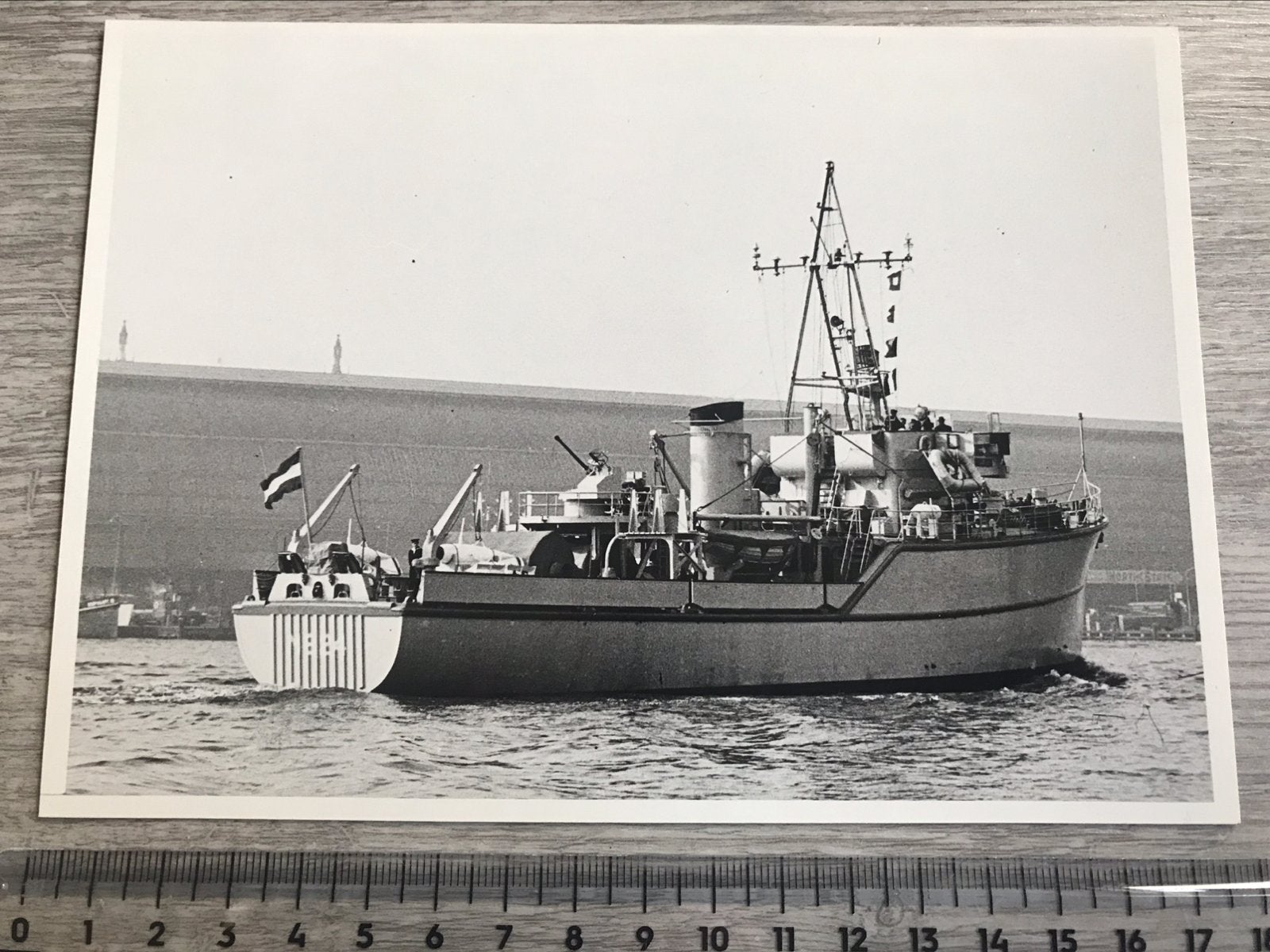 Hr.MS Sneek Foto 1956 IJmuiden Schip boot Koninklijke Marine, Verzamelen, Ophalen of Verzenden, Zo goed als nieuw, Kaart, Foto of Prent