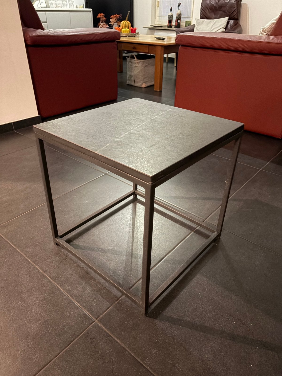 Bijzettafel met metalen frame en stenen blad, Ophalen, Gebruikt, Zwart, Metaal