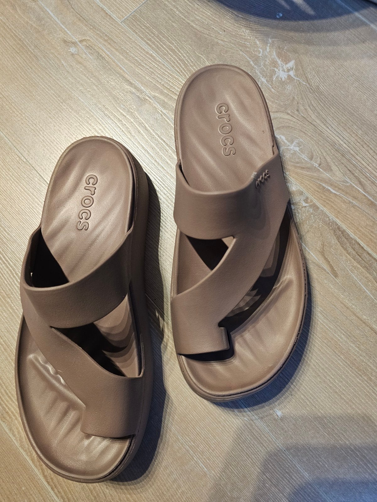 NIEUWE Crocs Slippers mt 37/38  Sleehak Taupe/Bruin, Slippers, Nieuw, Ophalen of Verzenden, CROCS