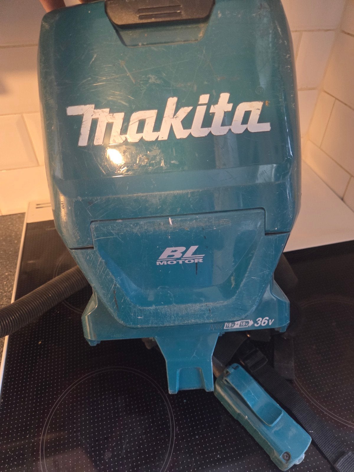 Makita DVC260 36V Rugstofzuiger - Krachtig en Draadloos, Witgoed en Apparatuur, Stofzuigers, Gebruikt, Draadloos, Industriële stofzuiger