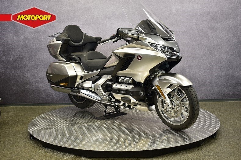 Honda GL 1800 GOLDWING TOUR DELUXE (bj 2025), Motoren, Info@motoportwormerveer.nl, Honda Motor Europe, Crystal Bldng B-Unit B11.2 Rivium Blv200
2909 LK  Capelle aan den IJsel, NL