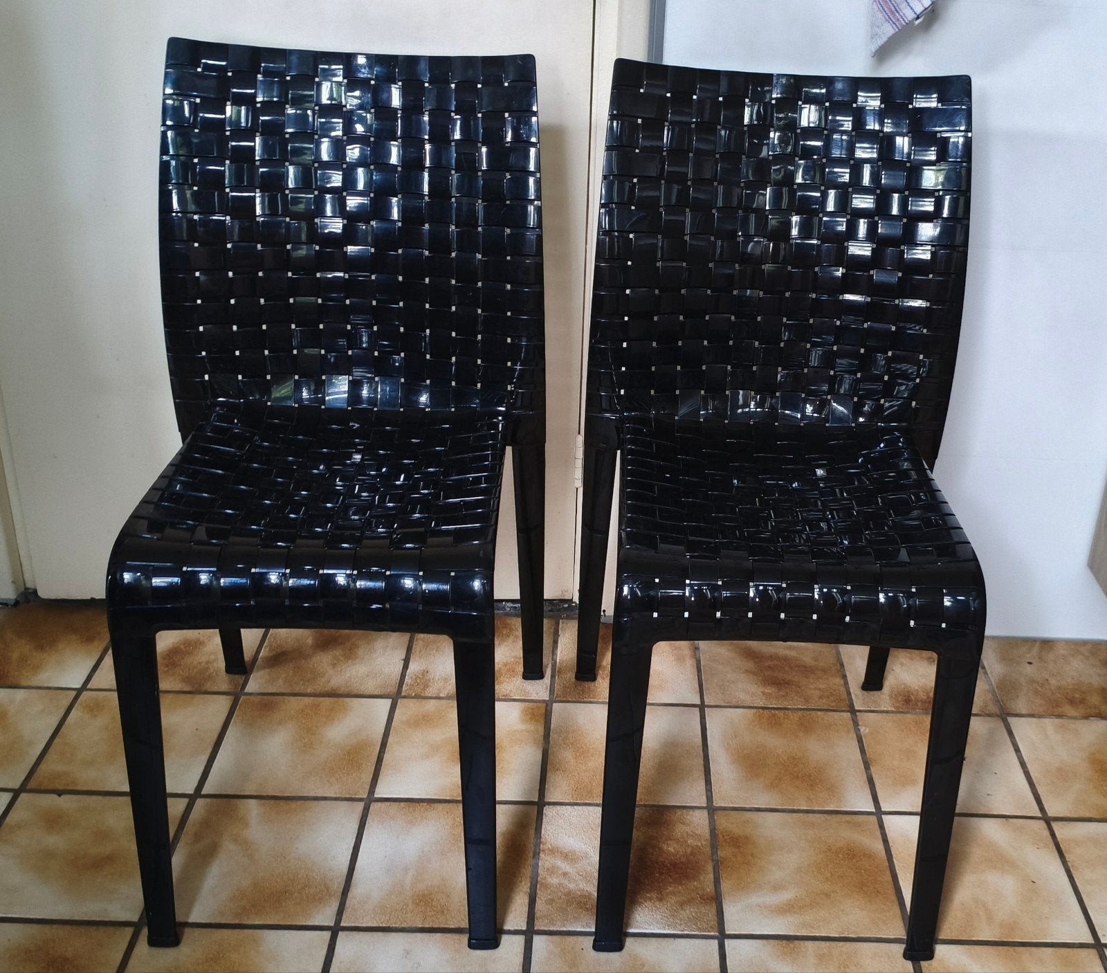 2 Kartell Ami Ami designstoelen zwart glossy, Tuin en Terras, Tuinstoelen, Ophalen, Gebruikt, Plastic, Stapelbaar