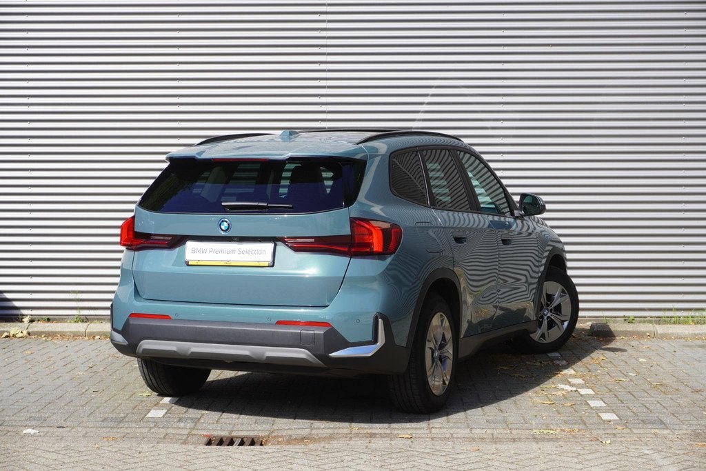 BMW iX1 xDrive30 | Trekhaak met elektrisch wegklapbare kogel, Auto's, BMW, Automaat, Stof, Gebruikt, Met garantie (alle)