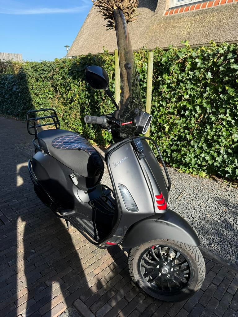Vespa sprint 2021 E5 brom, Fietsen en Brommers, Scooters | Vespa, Ophalen, Maximaal 45 km/u, Zo goed als nieuw, Benzine