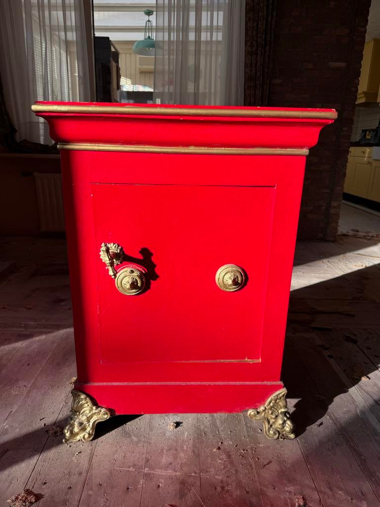 Gratis ophalen. Antieke rode kluis - Loodzwaar en decoratief, Ophalen, Gebruikt