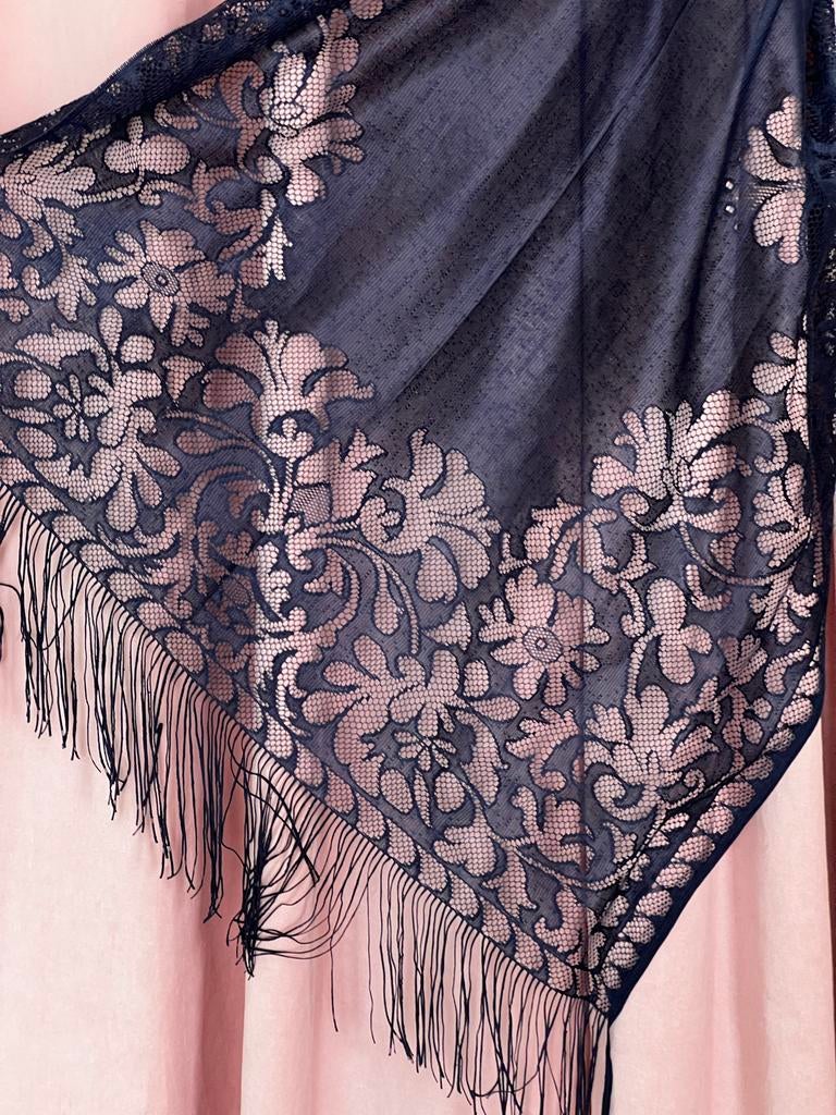 Donkerblauwe kanten sjaal met franjes, Kleding | Dames, Overige Dameskleding, Zo goed als nieuw, Ophalen