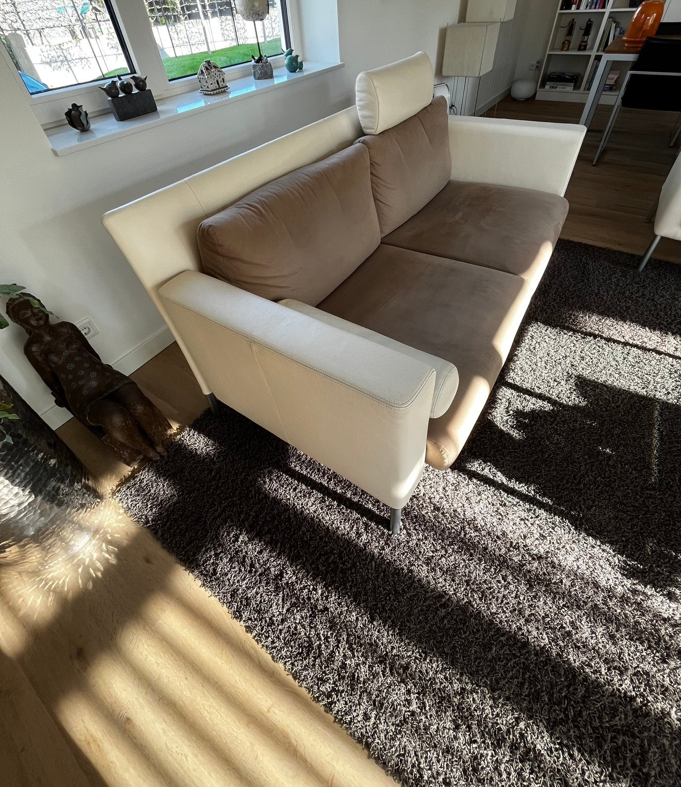 Design zitkamer met tafel en tapijt, Ophalen, Gebruikt, Driepersoons, Rechte bank