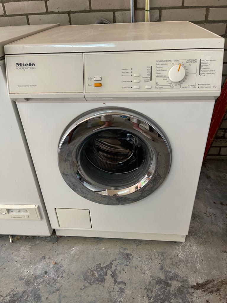 Miele Novotronic W 843 Wasmachine - Betrouwbaar en Degelijk, Ophalen, 6 tot 8 kg, Voorlader, Wolwasprogramma
