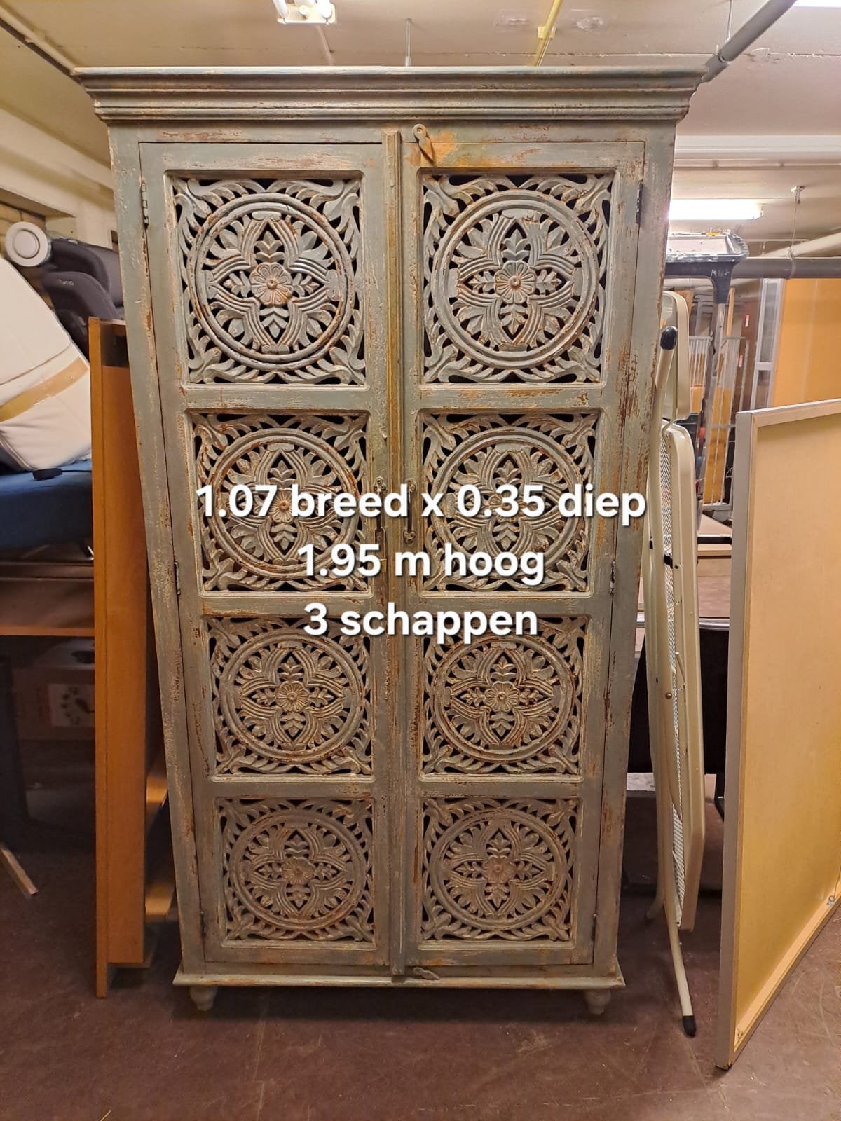 Vintage handgesneden mangohouten kast, blauwe gloed, Huis en Inrichting, Kasten | Overige, Ophalen, Gebruikt