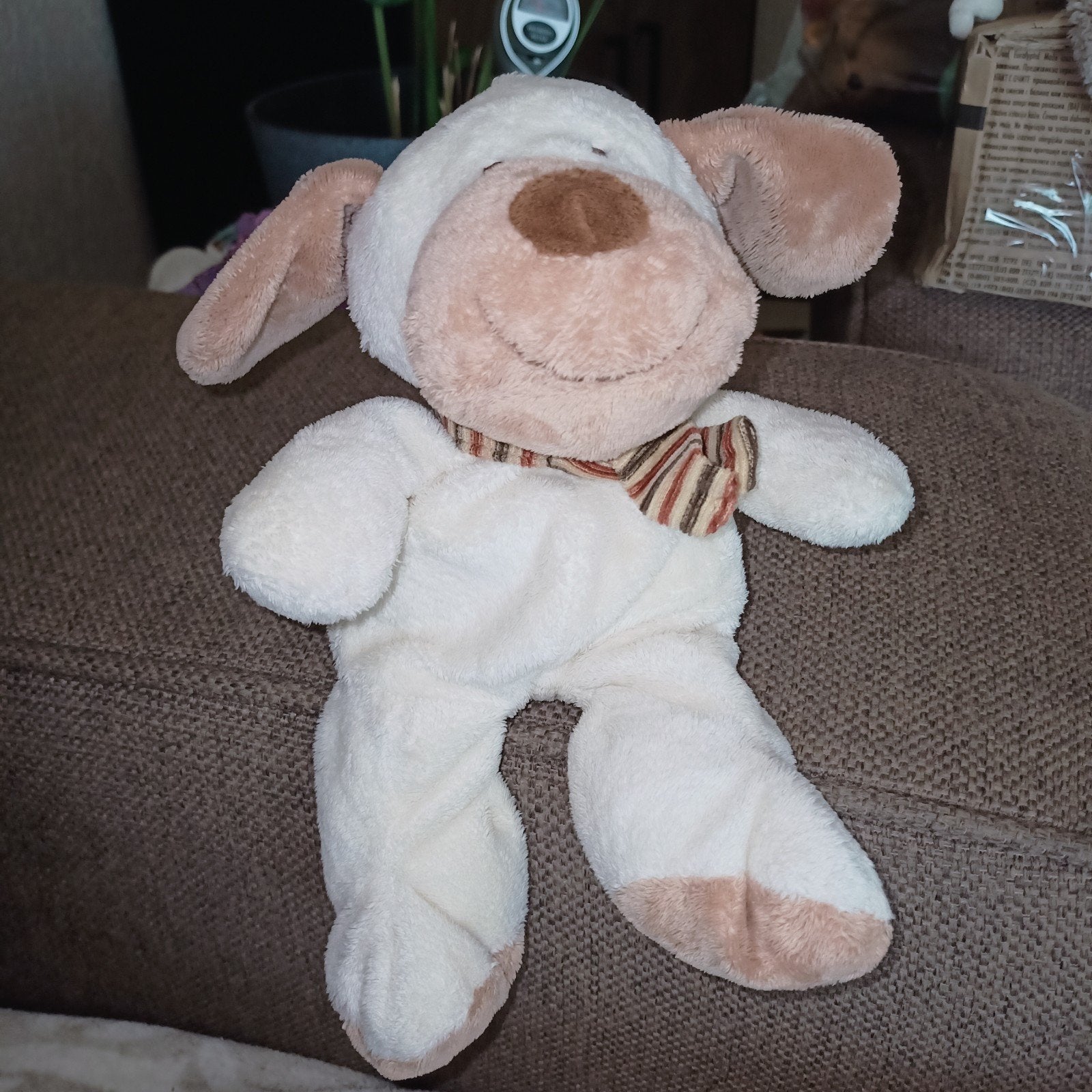 Nicotoy beige bruine hond met gestreepte sjaal., Wasbaar, Zo goed als nieuw, Middelgroot (20 tot 80 cm), Nicotoy