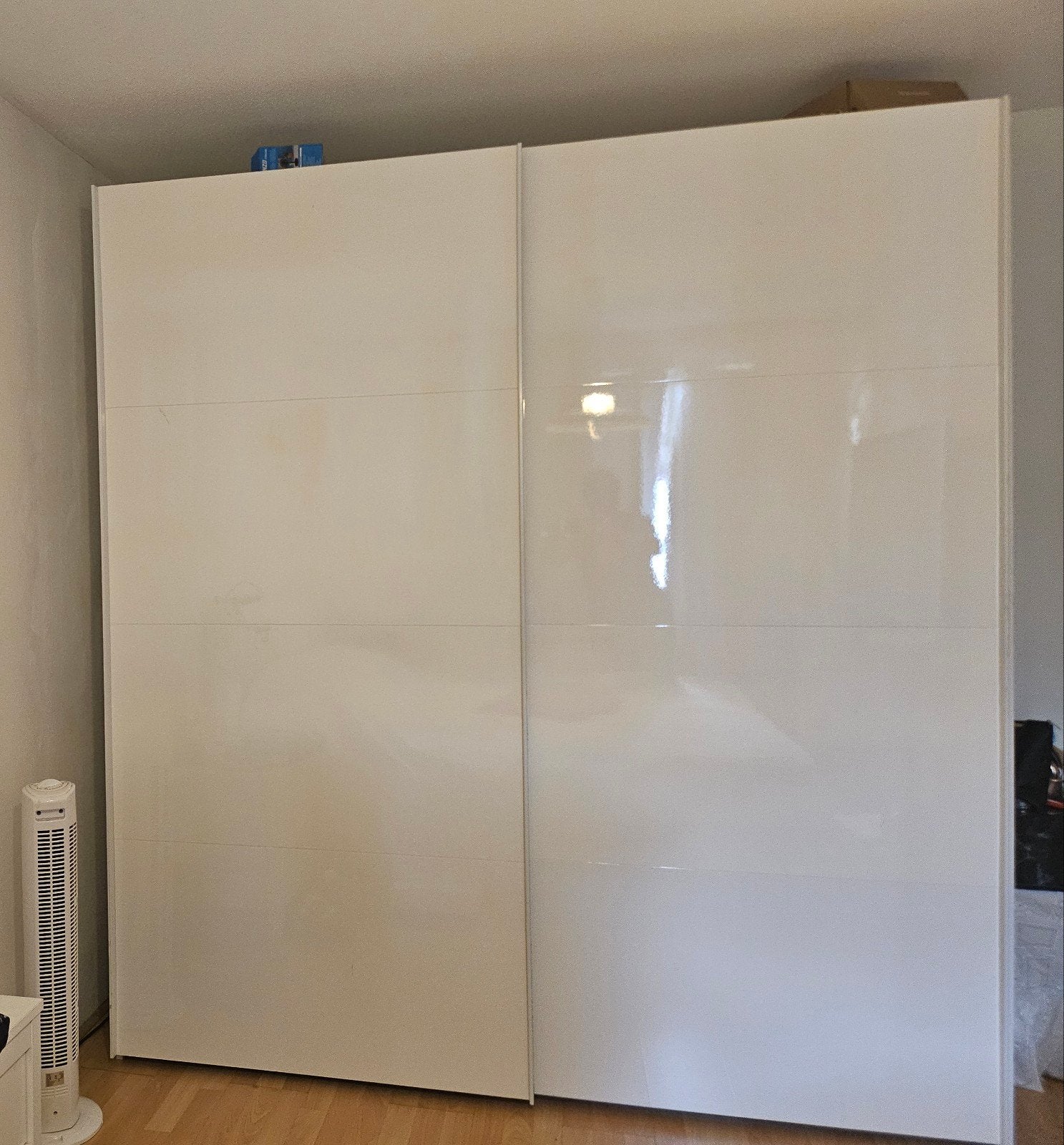 Witte hoogglans kledingkast - 220x210x60 cm - goede staa, Huis en Inrichting, 200 cm of meer, Ophalen of Verzenden, Zo goed als nieuw
