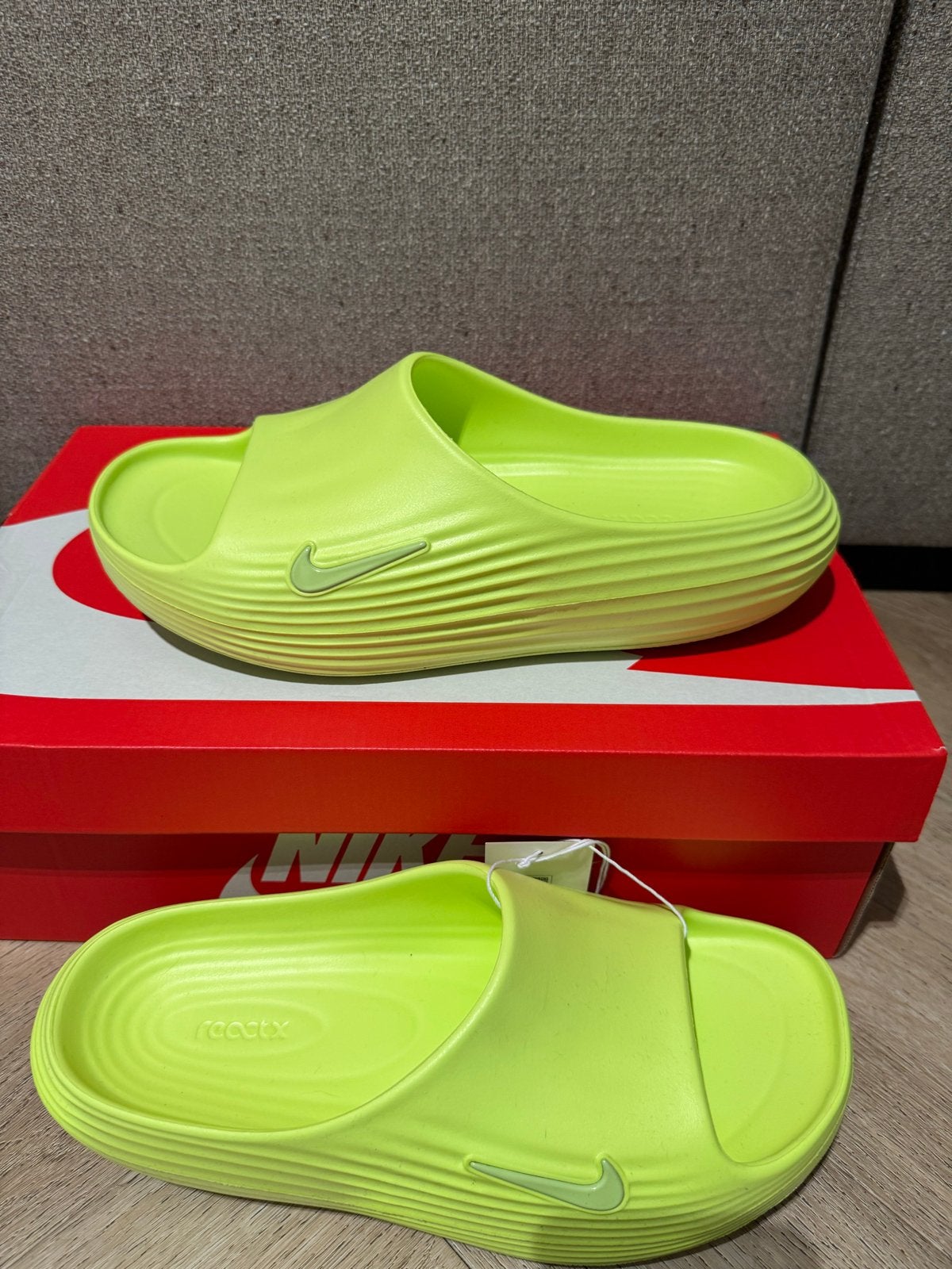 Nieuwe Nike slippers in maat 44, Kleding | Heren, Schoenen, Ophalen of Verzenden, Nieuw, Slippers