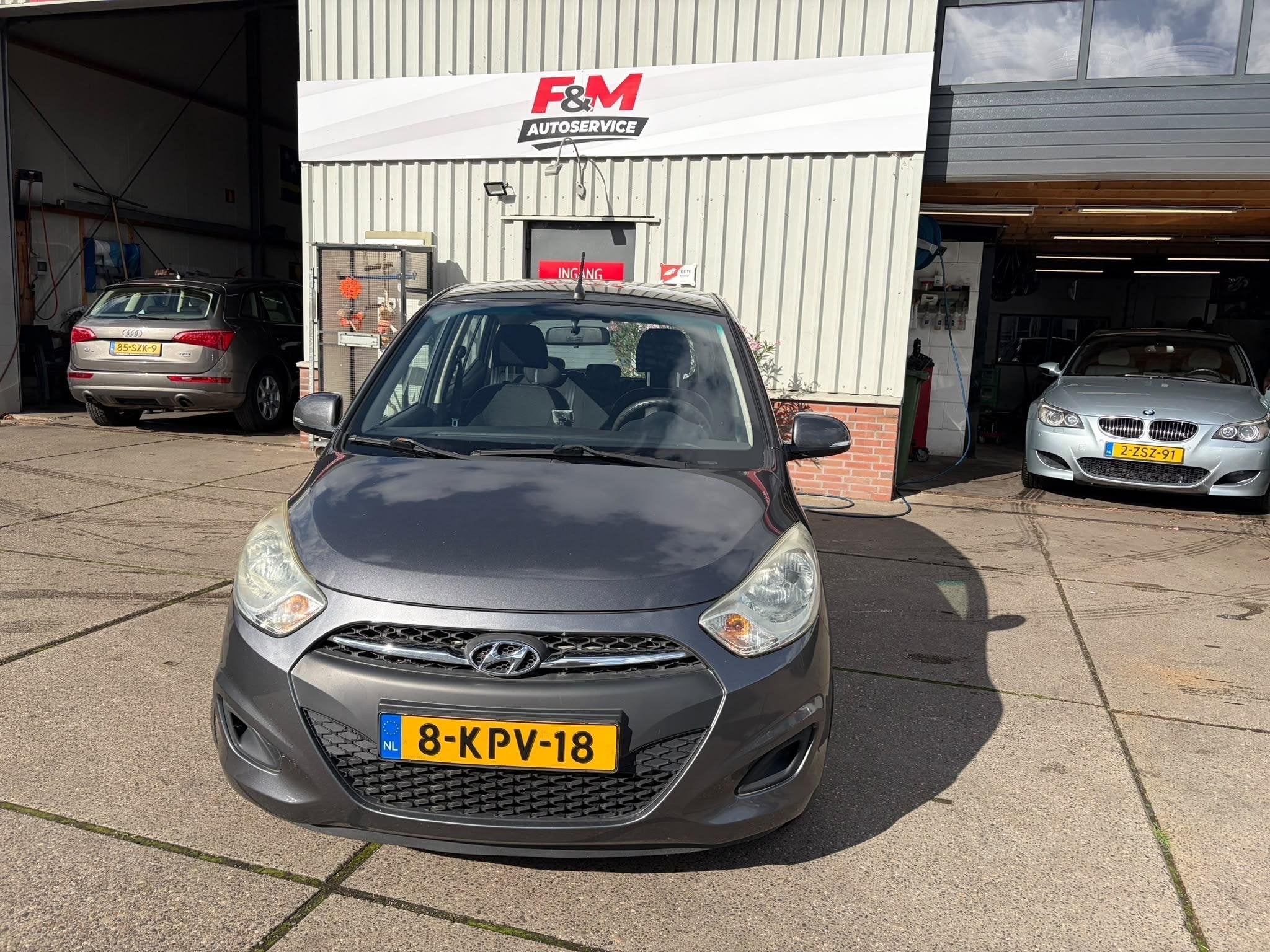 Hyundai i10 1.0 Black pack Airco, trekhaak afneembaar, pdc a, Auto's, Voorwielaandrijving, Euro 5, Stof, Gebruikt