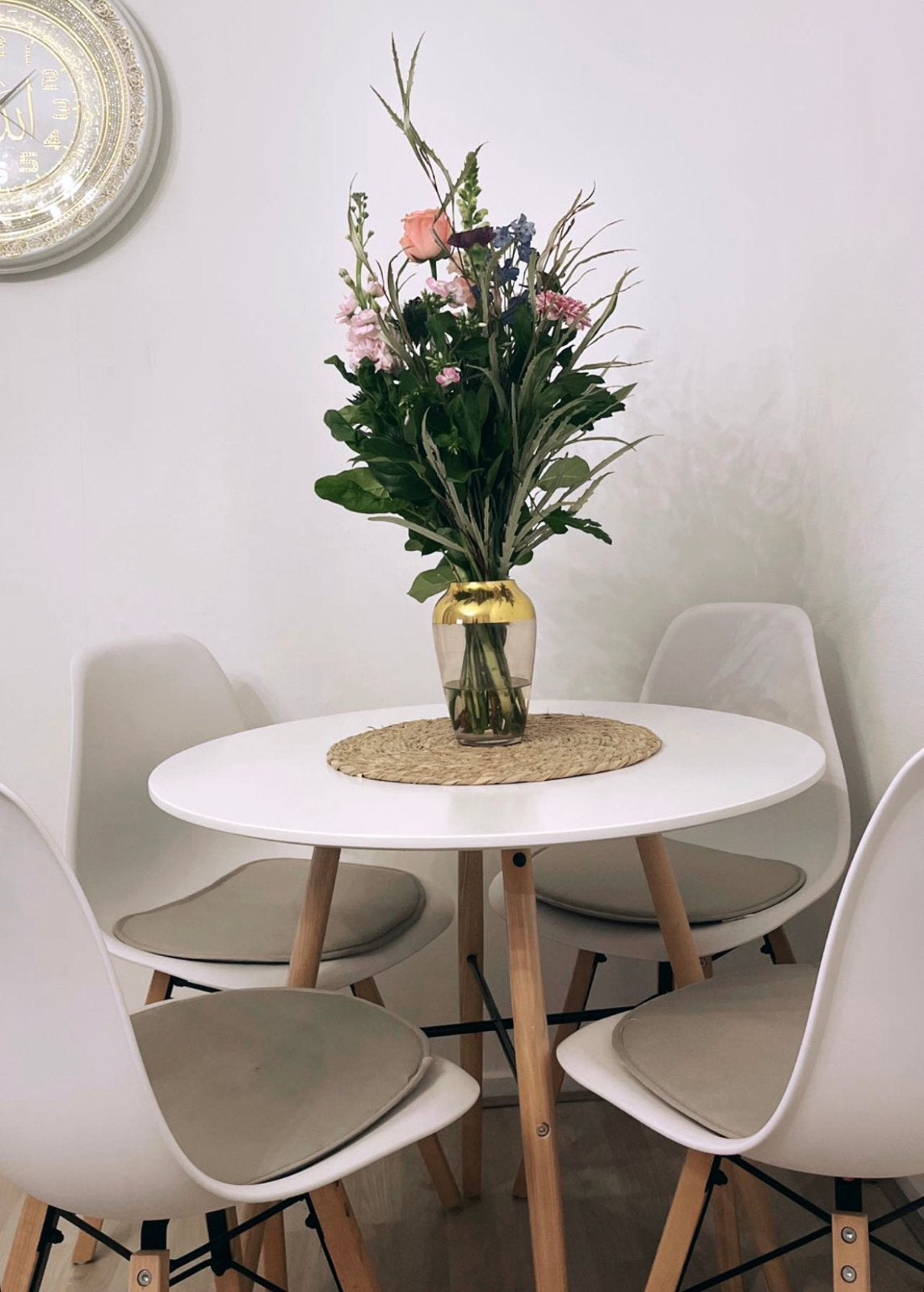 Ronde witte eettafel met 4 stoelen, Huis en Inrichting, Tafels | Eettafels, Ophalen, Zo goed als nieuw, Rond, 100 tot 150 cm