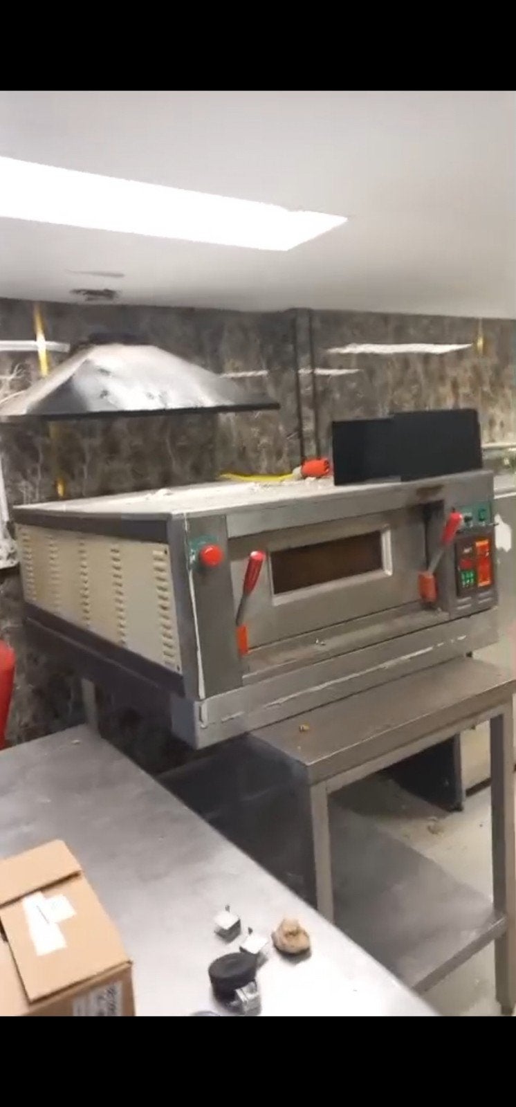 Overname; pizzeria met 2 slaapkamer woning en douche, Zakelijke goederen, Exploitaties en Overnames