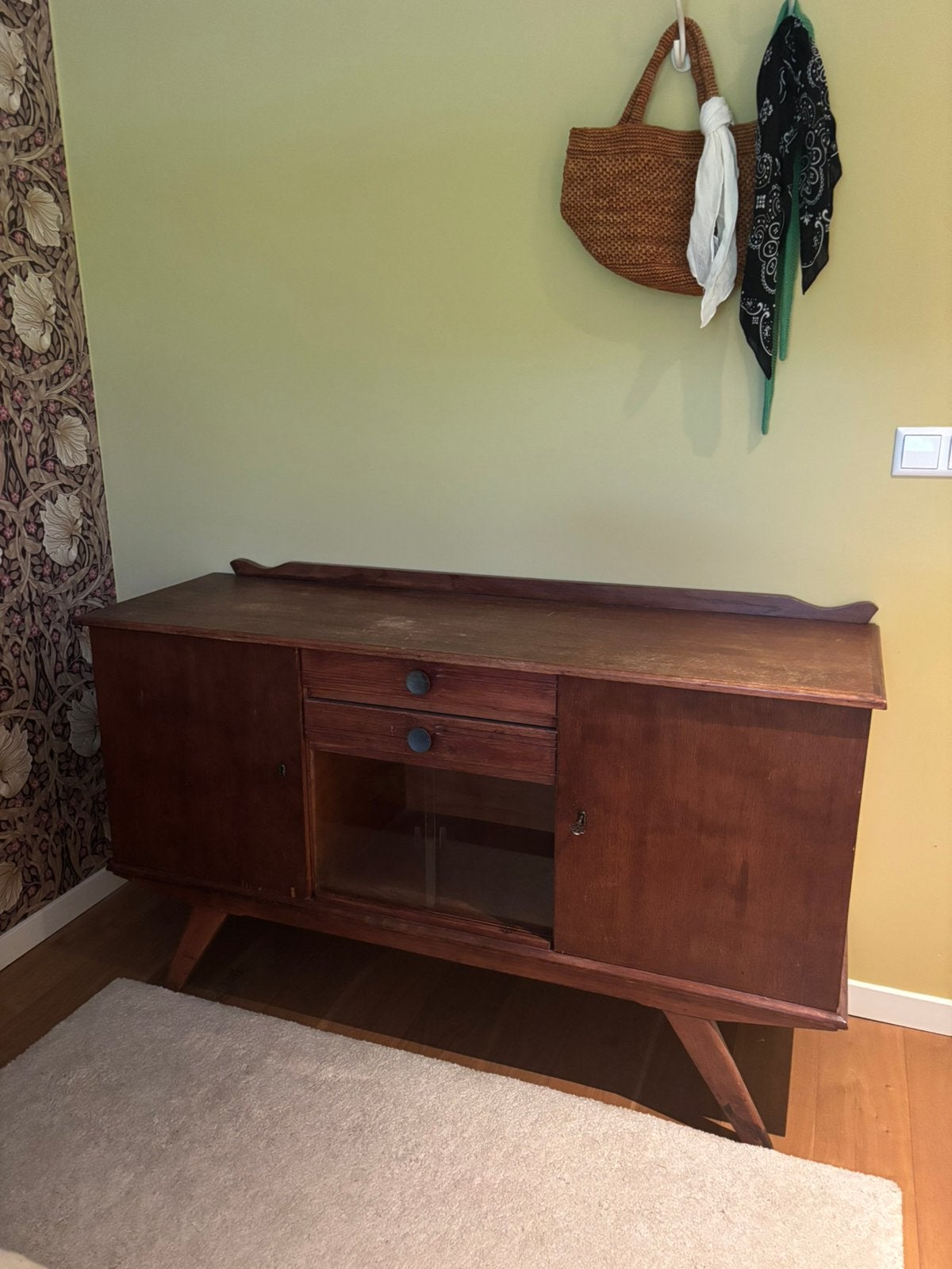 Vintage dressoir/sideboard met glazen schuifdeur, Ophalen