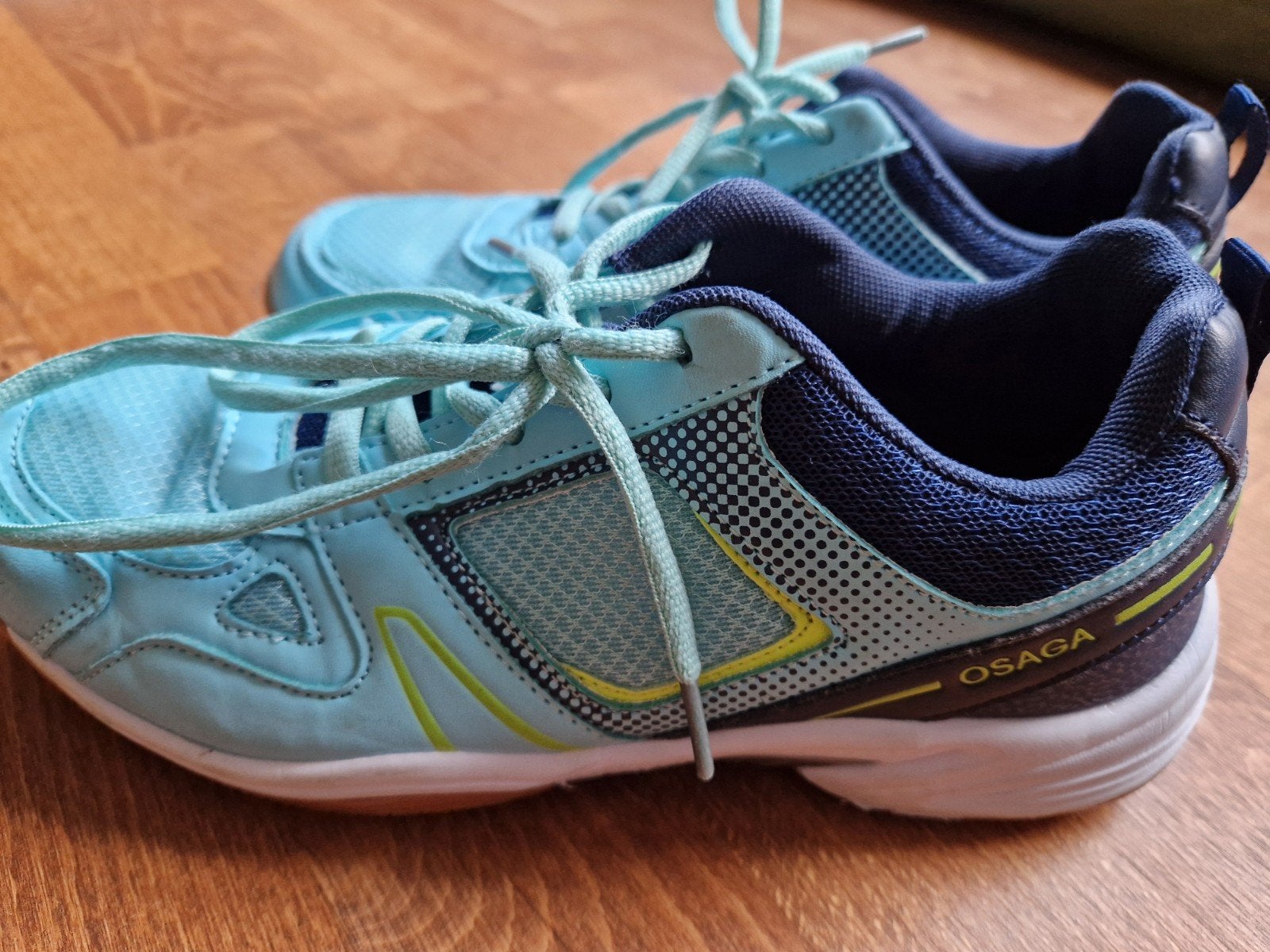 Osaga Sportschoenen - Maat 37, Ophalen of Verzenden, Zo goed als nieuw, Jongen of Meisje, Sportschoenen