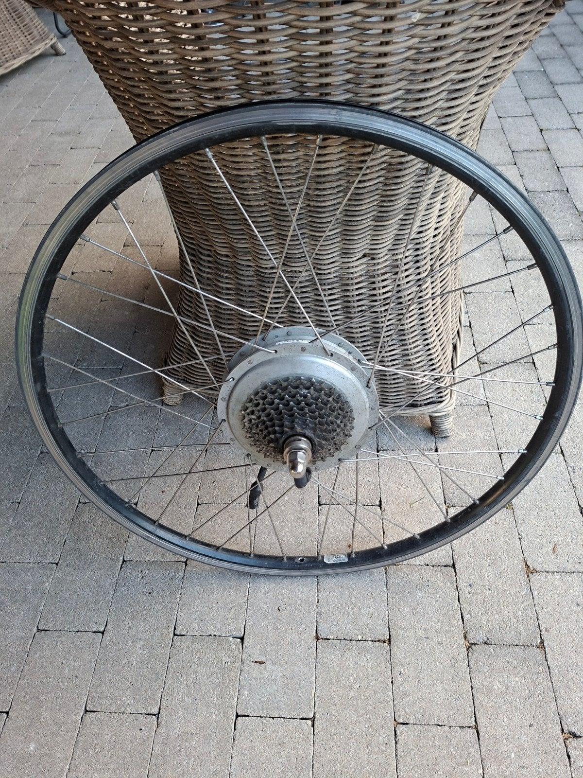 Te koop achterwiel met moter sparta voorwiel en zadelpen, Fietsen en Brommers, Fietsonderdelen, Ophalen of Verzenden, Elektrische fiets