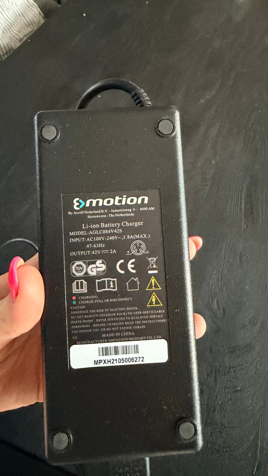 8motion Li-ion Batterijlader 42V 2A, Ophalen of Verzenden, Gebruikt