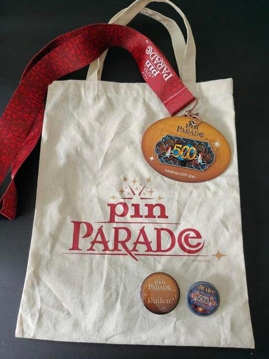 Unieke Efteling Pin Parade set: tas, lanyard en pins, Verzamelen, Ophalen of Verzenden, Zo goed als nieuw, Button of Speldje