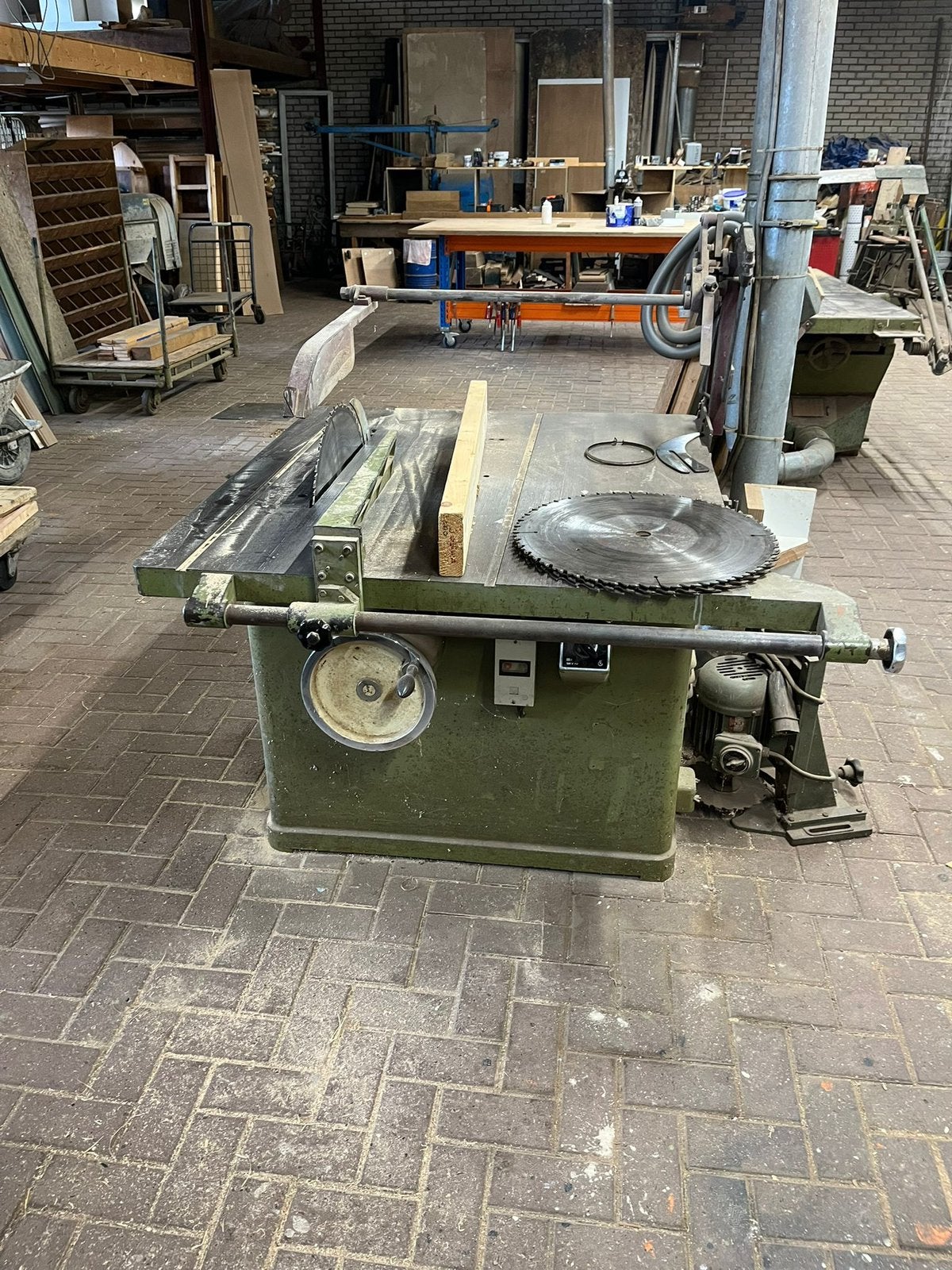Grote cirkelzaagmachine., Ophalen, Gebruikt, Cirkelzaag, 70 mm of meer